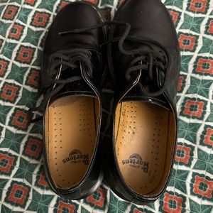 1461 smooth doc martens women’s 9